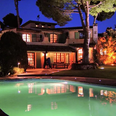 Provencal 7-Bedroom Villa In Antibes Juan Les Pins Αντίμπ